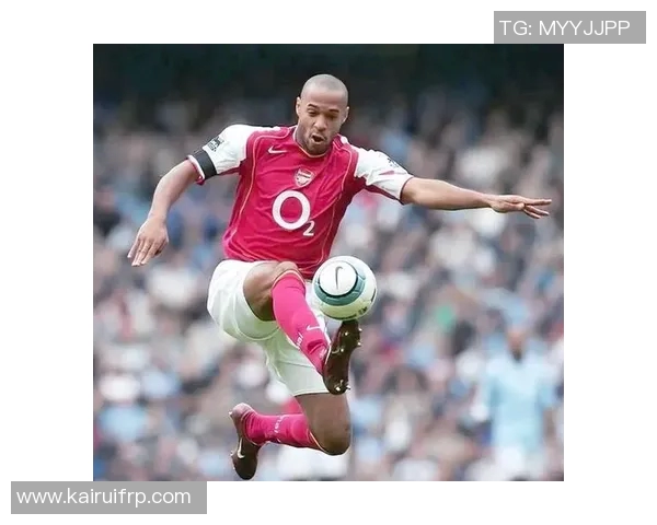 黄色头发的足球明星在绿茵场上的传奇故事与辉煌成就